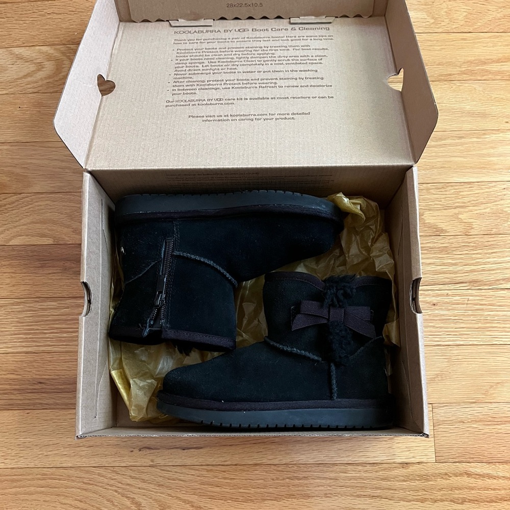 Koolaburra Black Suede Footwear Size 12